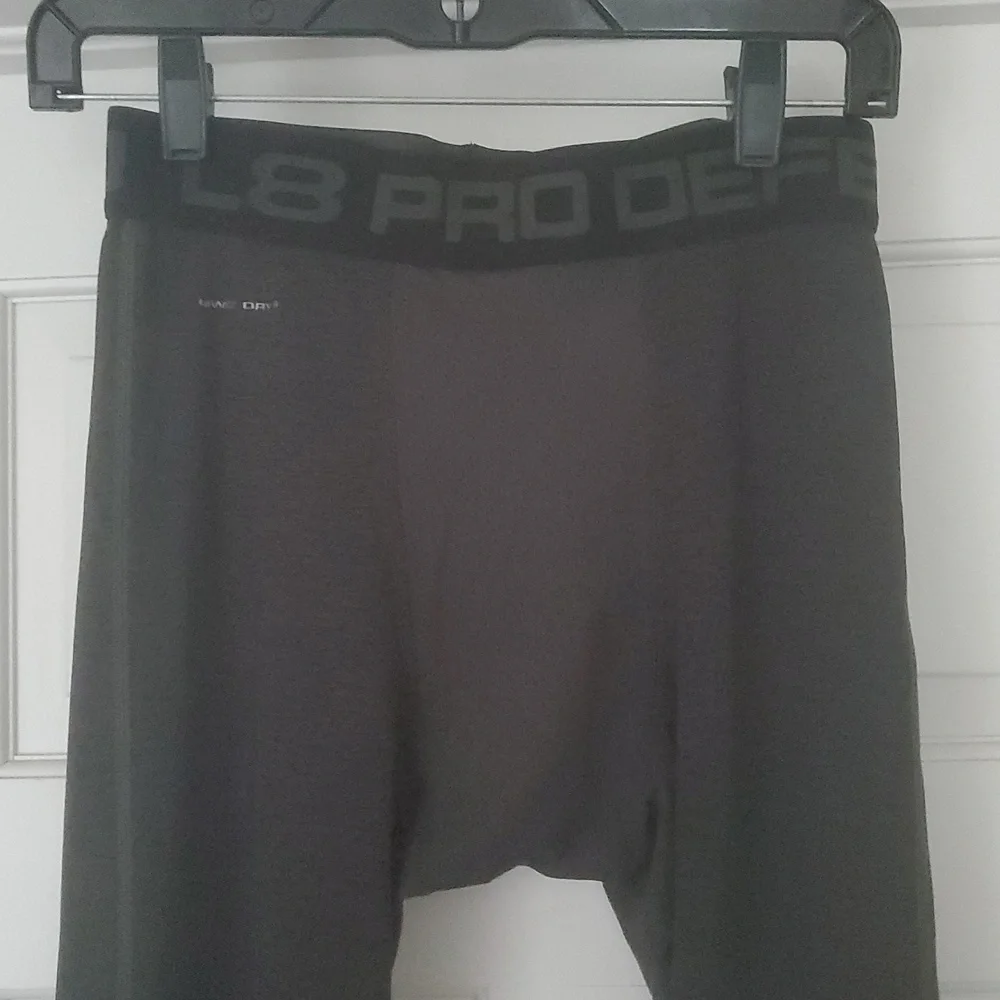 Layer 8 Quick Dry/Heat Performance Tight Army Green Mens SZ S
